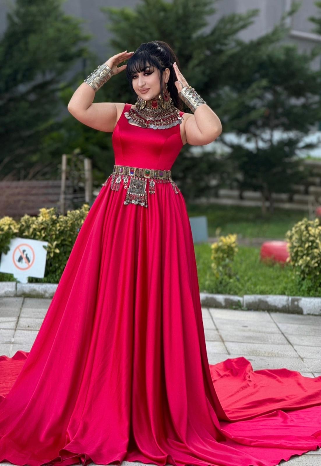 Long red satın dress with belt