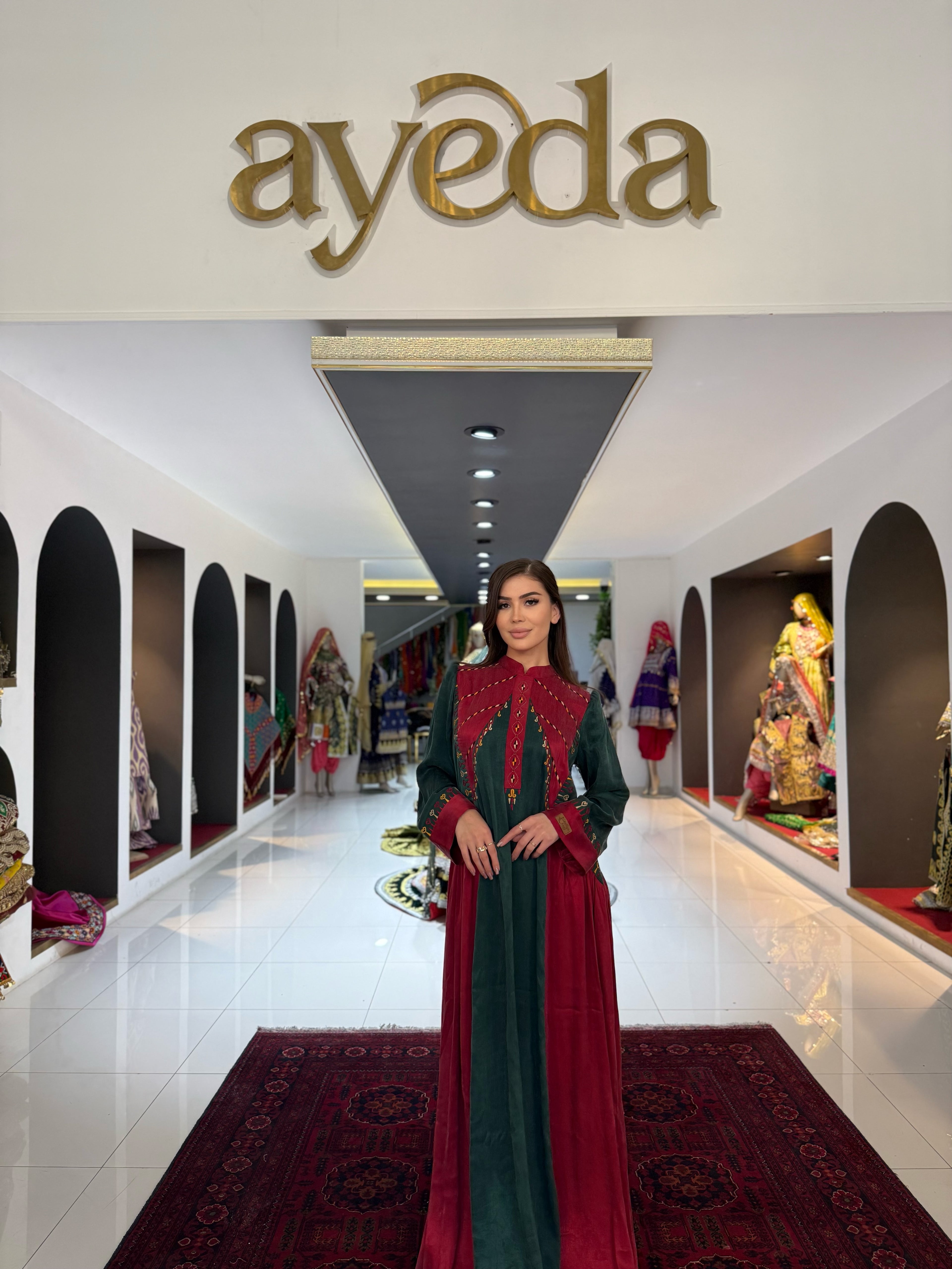 Maroon Gul Ipek Turkmen