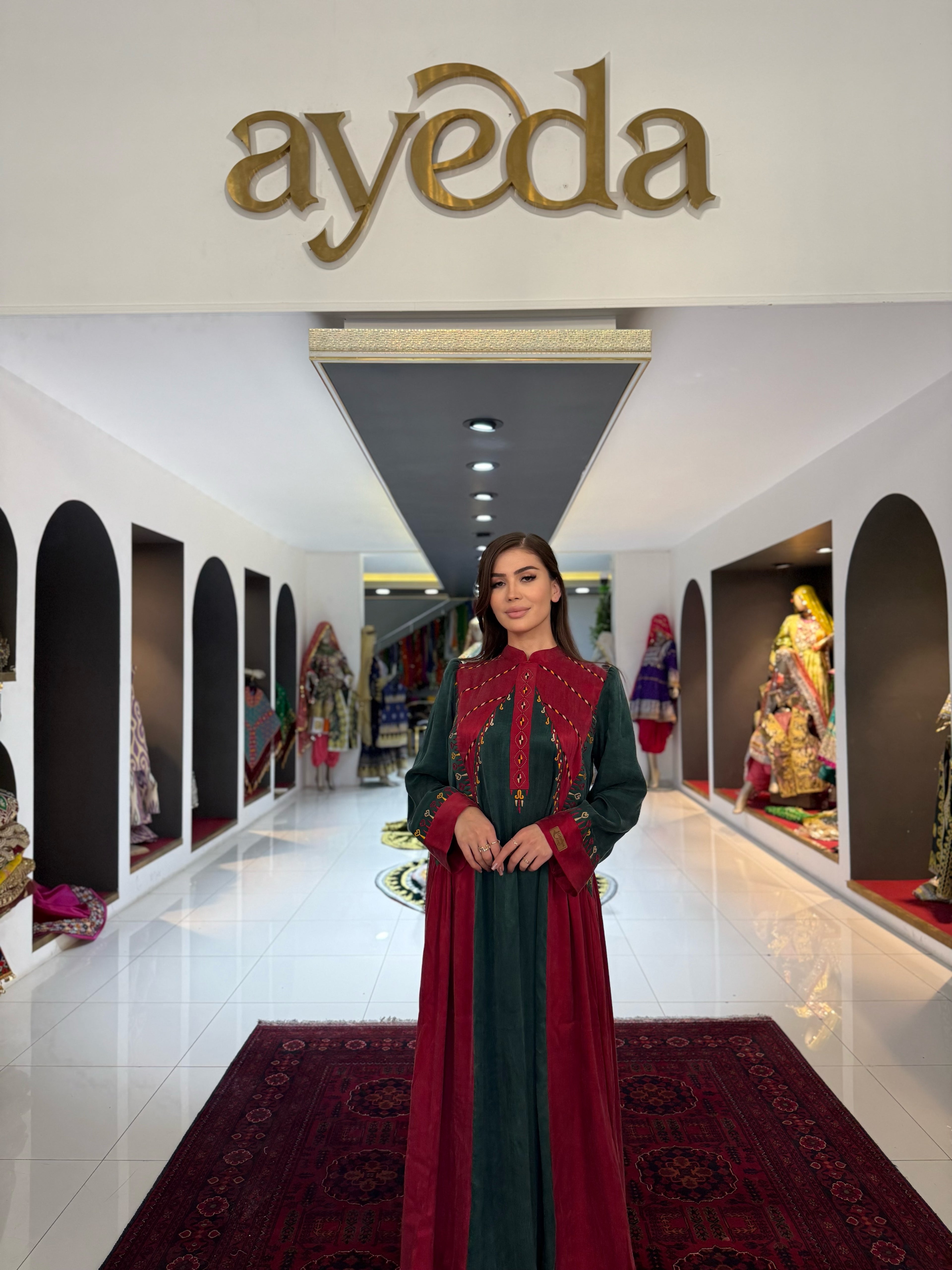 Maroon Gul Ipek Turkmen