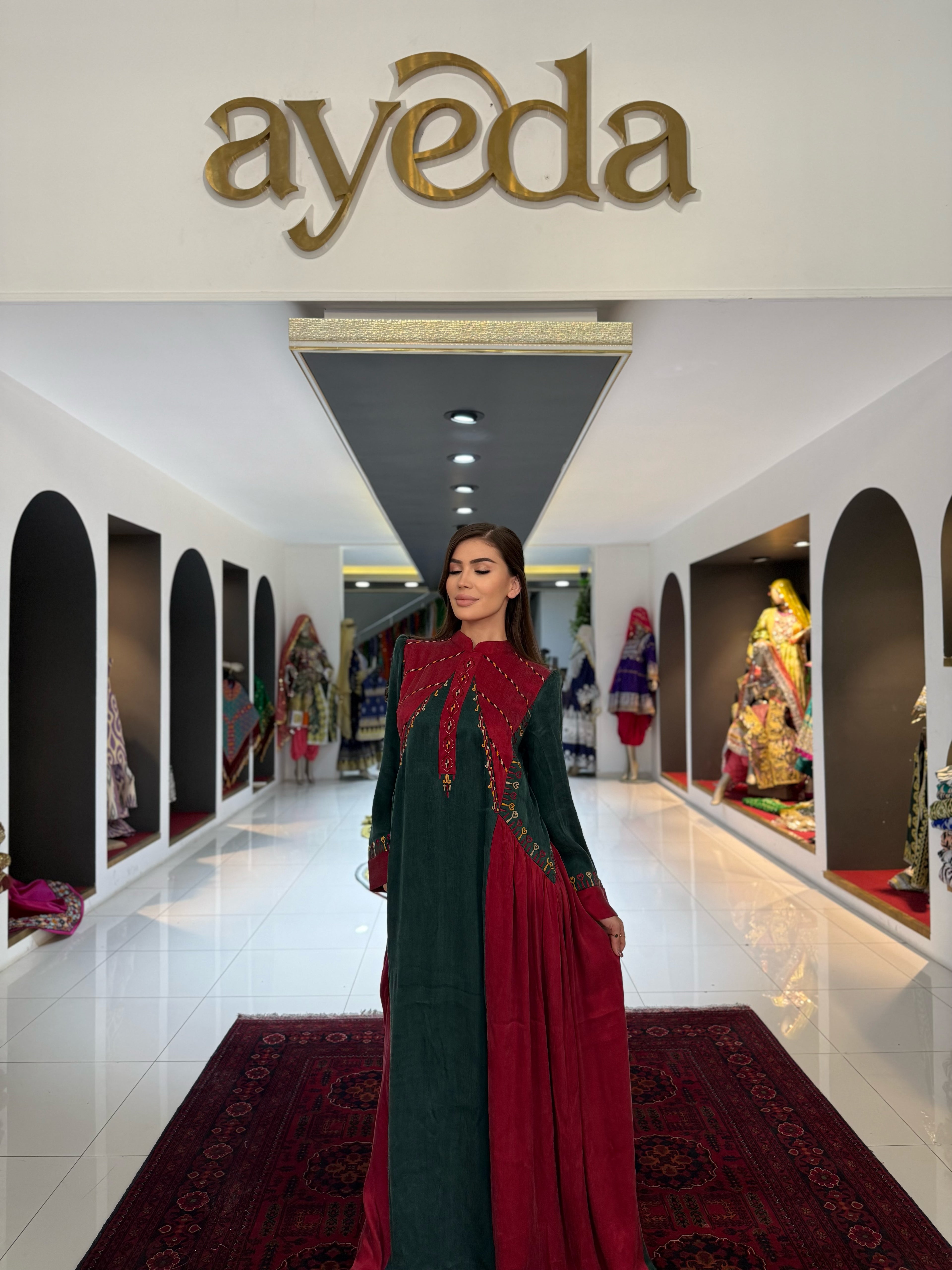 Maroon Gul Ipek Turkmen