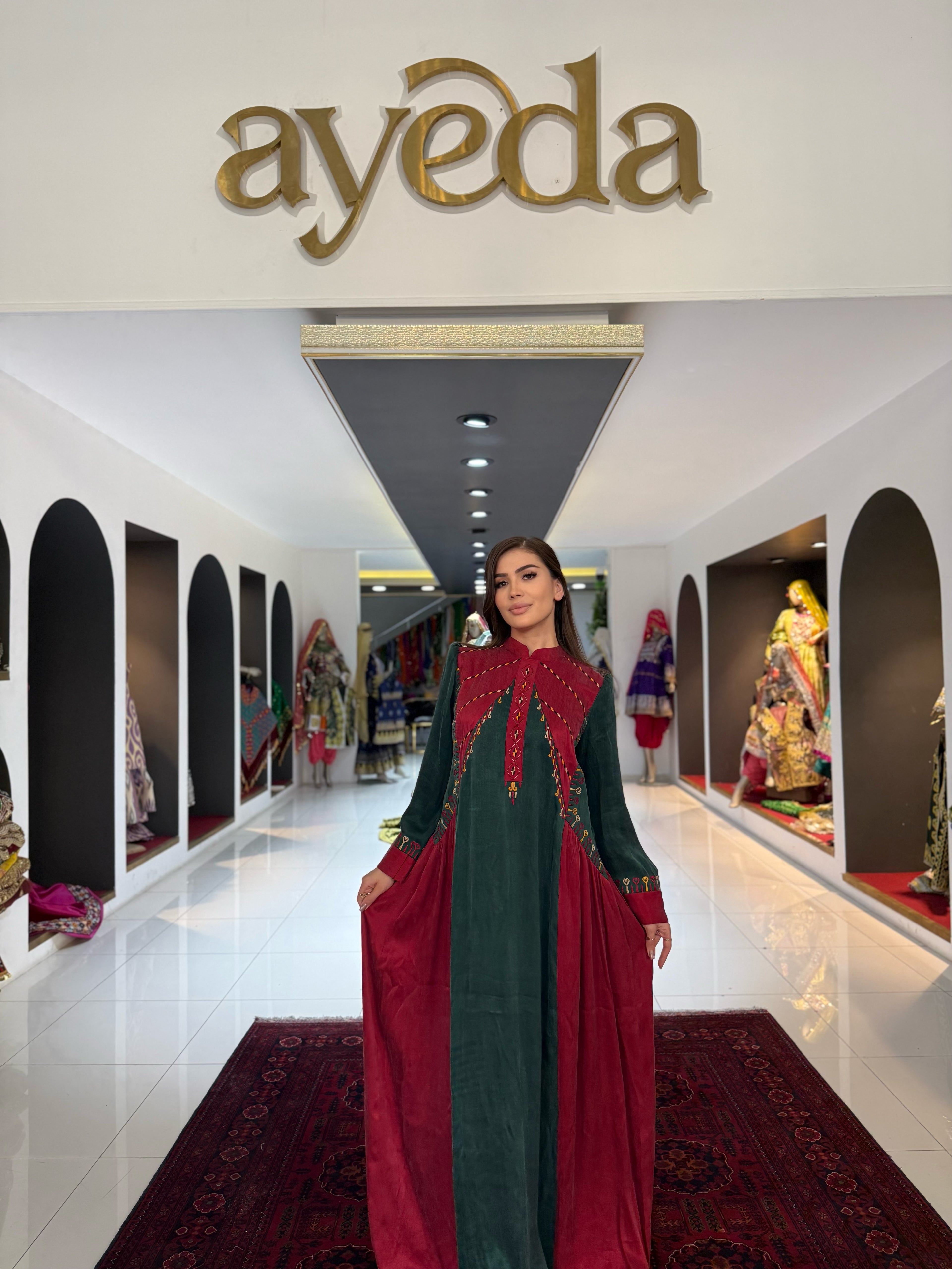 Maroon Gul Ipek Turkmen